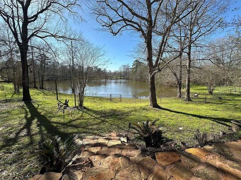35 Susan Drive Cleveland TX 77327 lakefront property