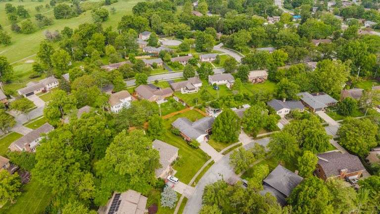 Absolute Auction: Live On-Site with Internet Bidding - 3256 Yellowstone Pkwy, Lexington KY 40517