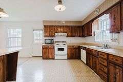 Absolute Auction: Live On-Site with Internet Bidding - 3256 Yellowstone Pkwy, Lexington KY 40517