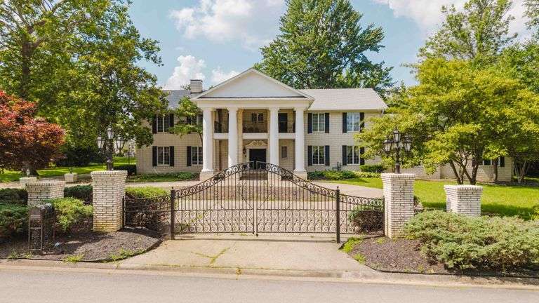 Absolute Auction Live On-Site with Internet Bidding: 8904 Ayrshire Ave, Louisville KY 40222