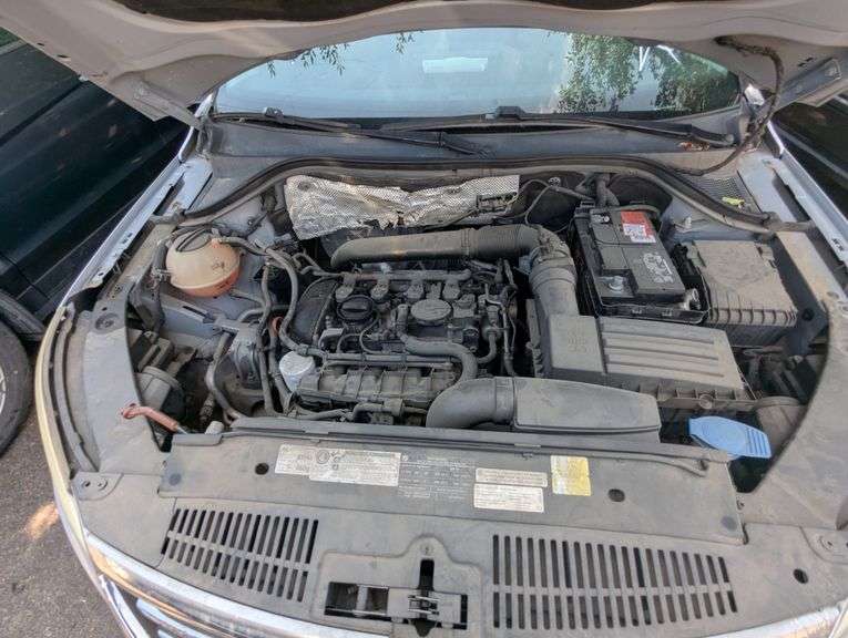 2011 VOLKSWAGEN  TIGUAN