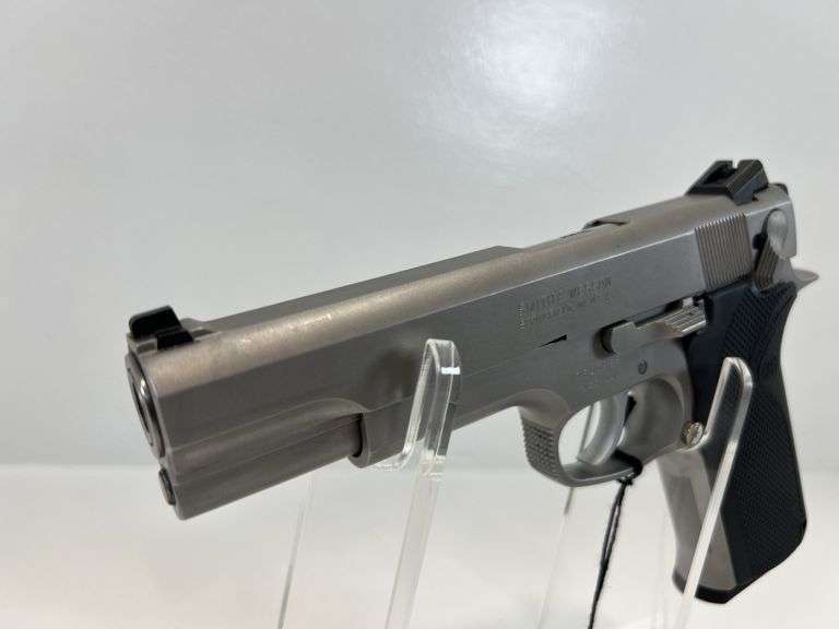 Smith & Wesson 1006 10mm