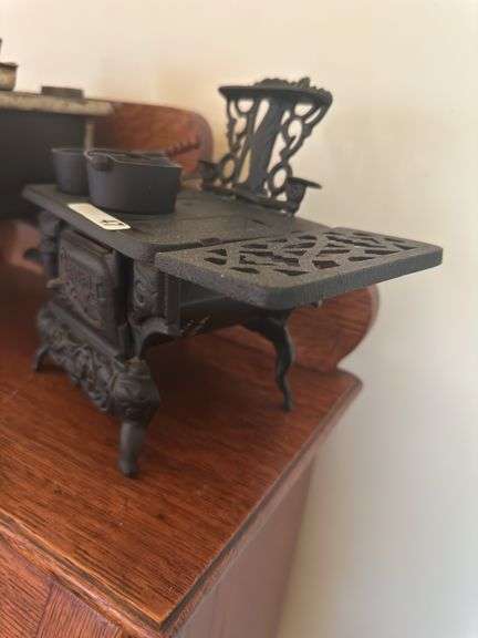 Crescent salesman sample cast iron stove