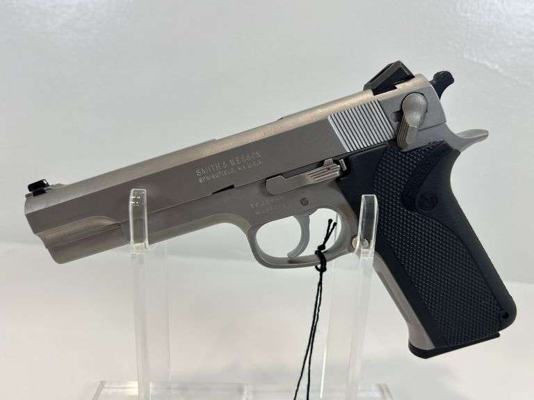 Smith & Wesson 1006 10mm