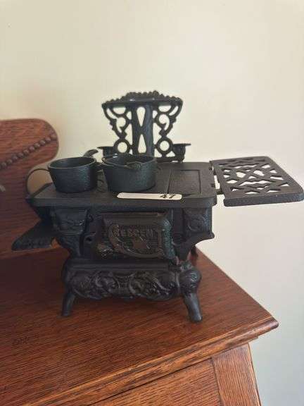 Crescent salesman sample cast iron stove