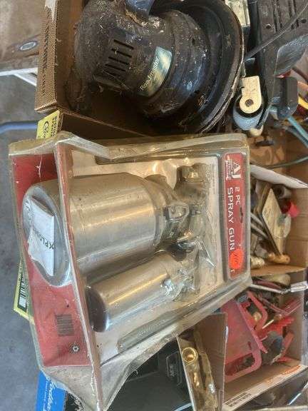 Spray guns