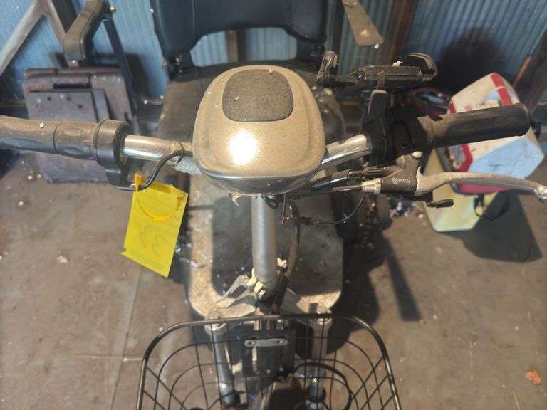 3 wheel electric scooter