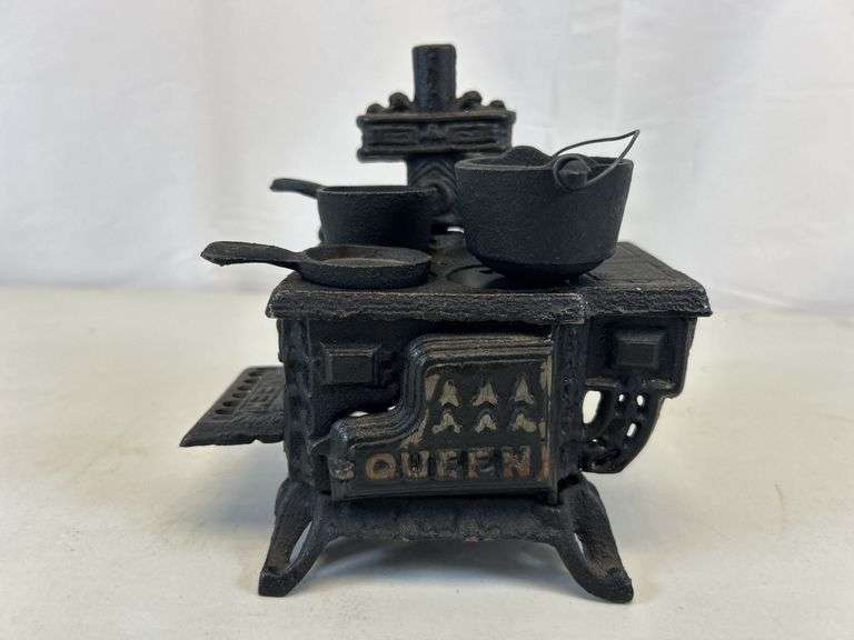 Queen salesman sample cast-iron stove