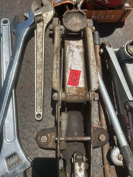 Floor jacks