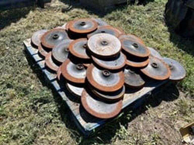 John Deere closing wheels