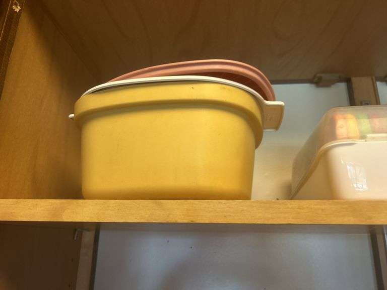 Pyrex measuring cups and more