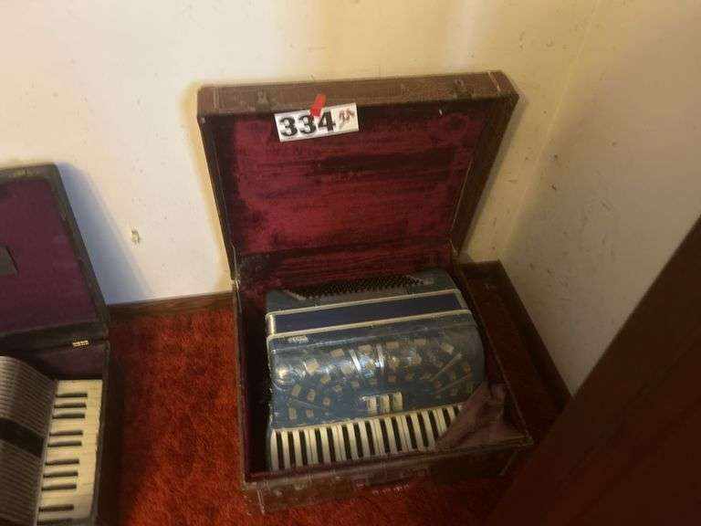 Vintage Video piano accordion