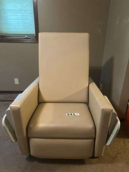 Rolling Champion hospital recliner
