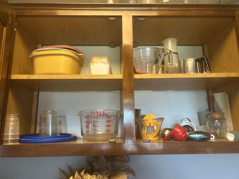 Pyrex measuring cups and more