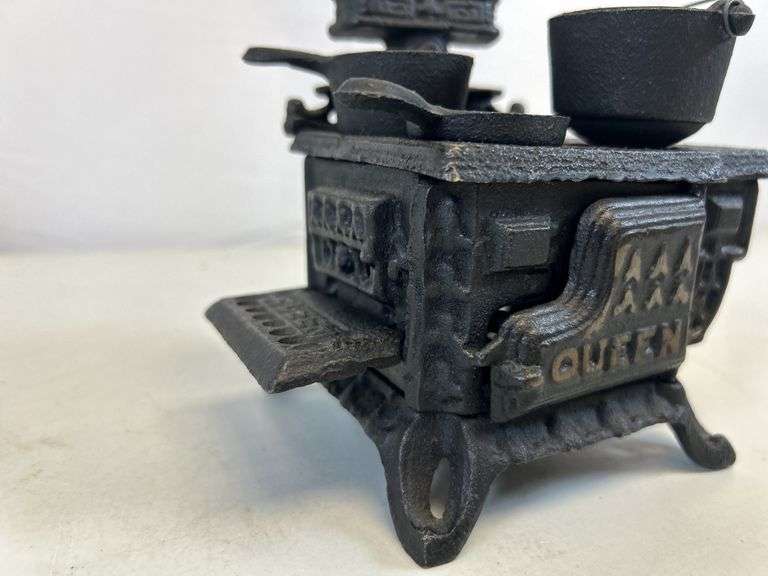 Queen salesman sample cast-iron stove