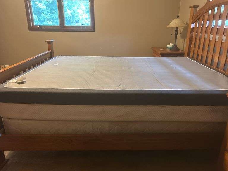 Queen bedframe and mattress set
