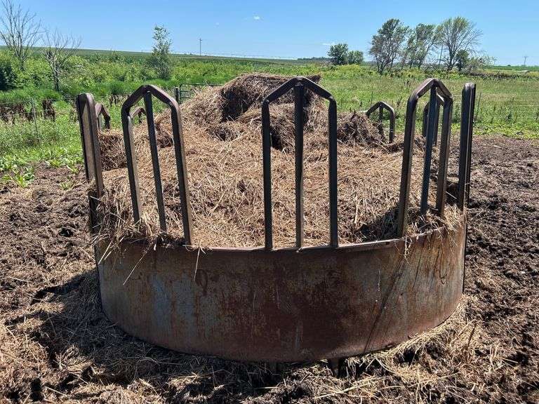 Bale feeder