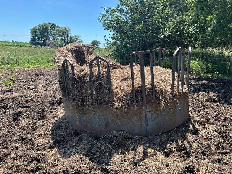 Bale feeder