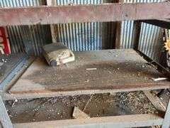 Metal work bench