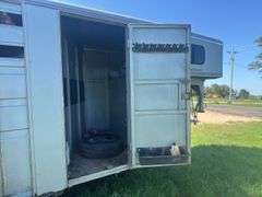 Titan Challenger horse trailer