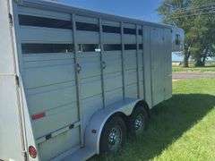 Titan Challenger horse trailer