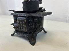 Queen salesman sample cast-iron stove
