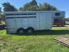 Titan Challenger horse trailer