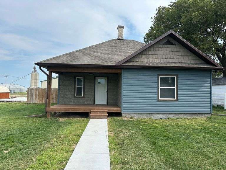 606 West Lancaster   Blue Hill, NE