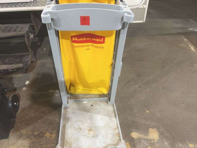 Rubbermaid Janitor cart ￼