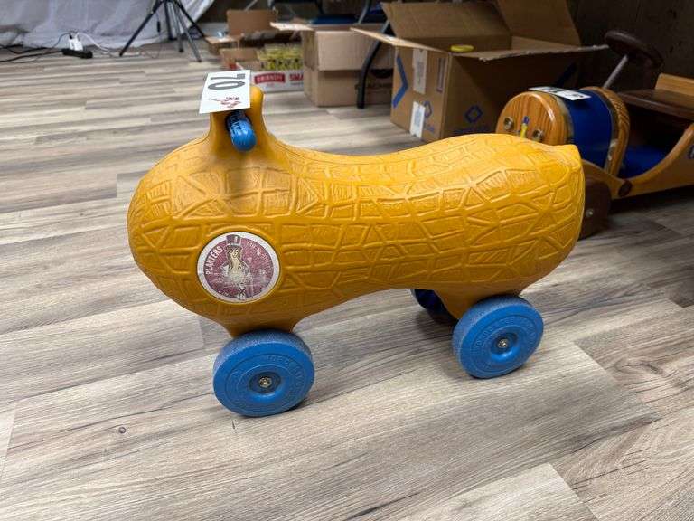 MR. PEANUT COLLECTIBLES AUCTION-HASTINGS, NE