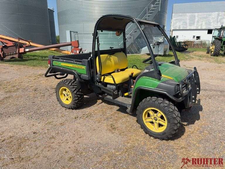 John Deere Gator 825i