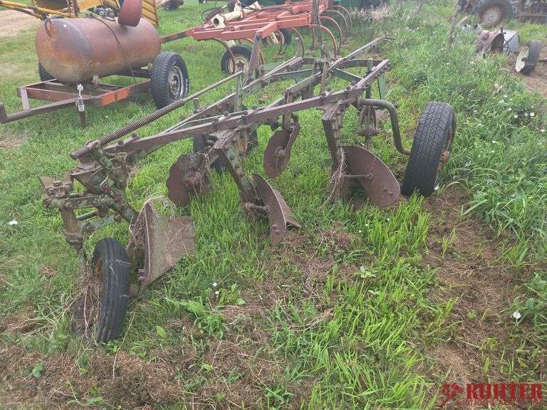 Vintage John Deere 3-Bottom Plow