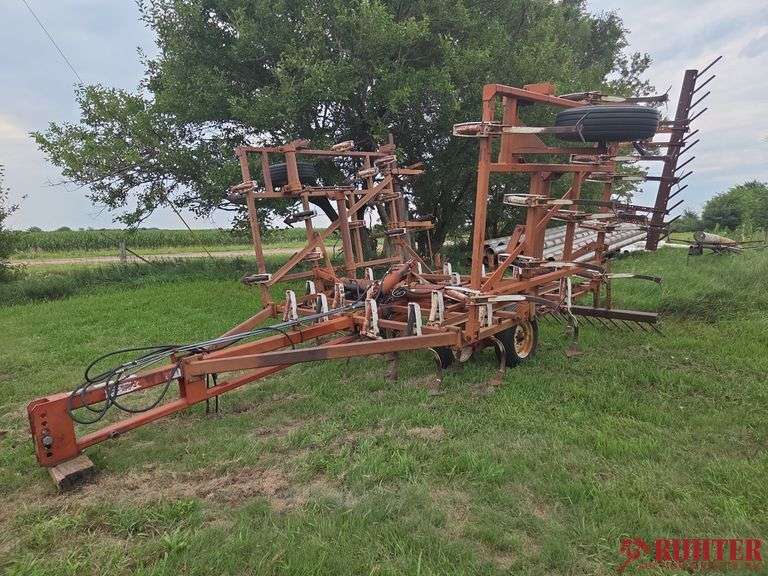 Vintage Wil-Rich Spring Tine Cultivator