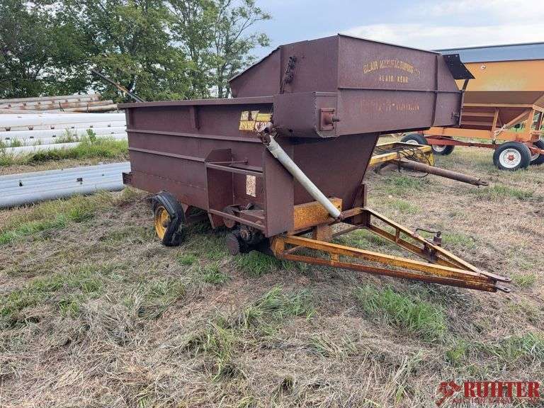 Blair Manufacturing Feed-R-Wagon