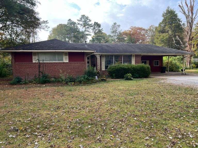 ONLINE Auction in Athens, AL - 3 Bedroom 2 Bath Brick Home in the City Limits