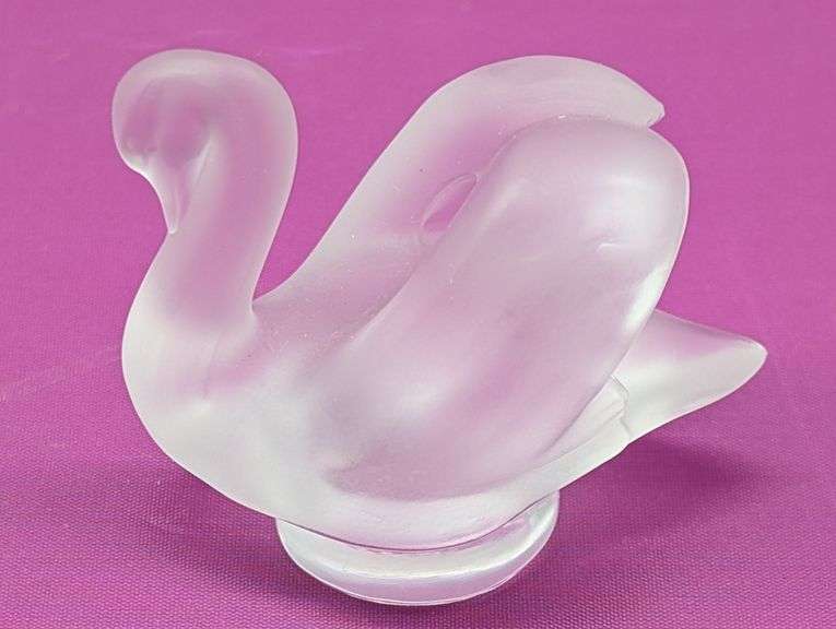 Frosted Lalique crystal swan