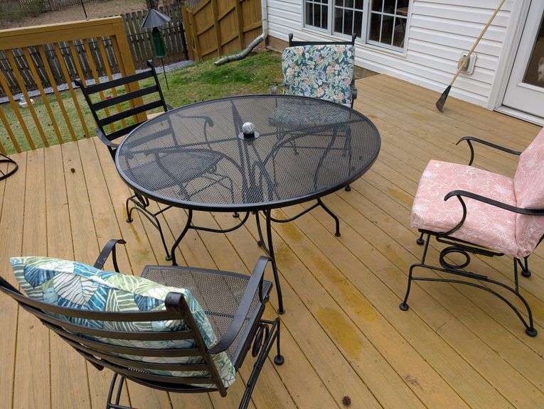 Meadowcraft wrought iron patio table w/4 chairs & tablecloths