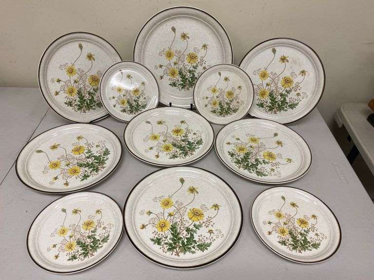 Vintage Arklow Honey Stone Jubilee Daisy Plates