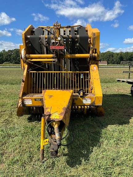 605F Vermeer Round Baler