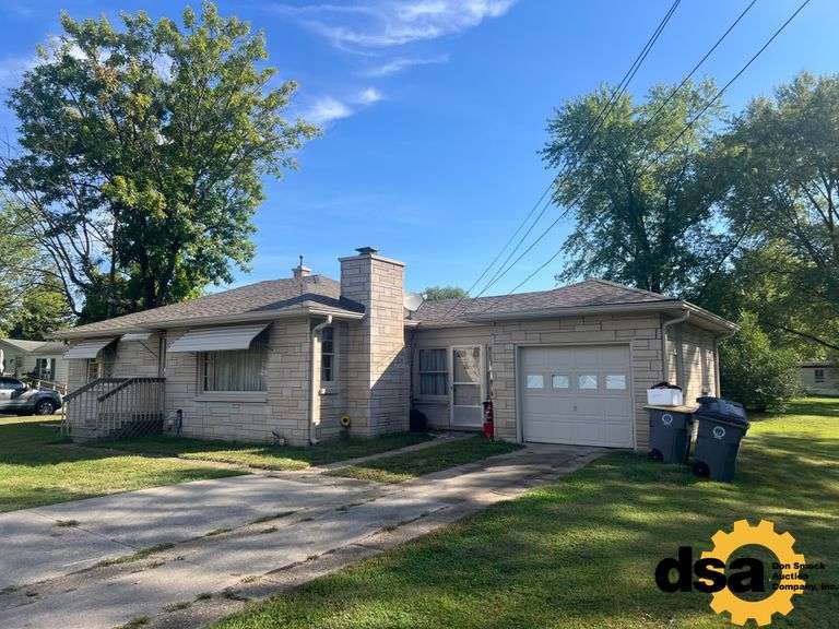 1100+/- SF 2BR 1 BA Ranch Home in Town Seymour, IN!