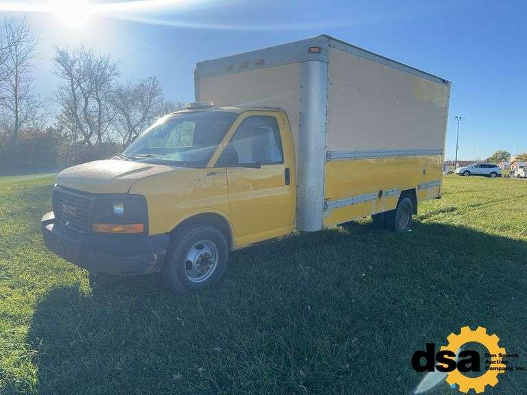2007 GMC Savana Box Truck