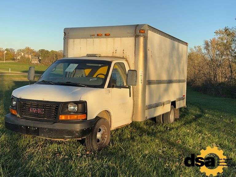 2007 GMC Savana Box Truck