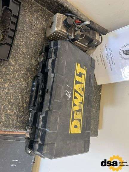 Dewalt DCH273 1” Brushless Hammer, Portable VP1 Vacuum Pump