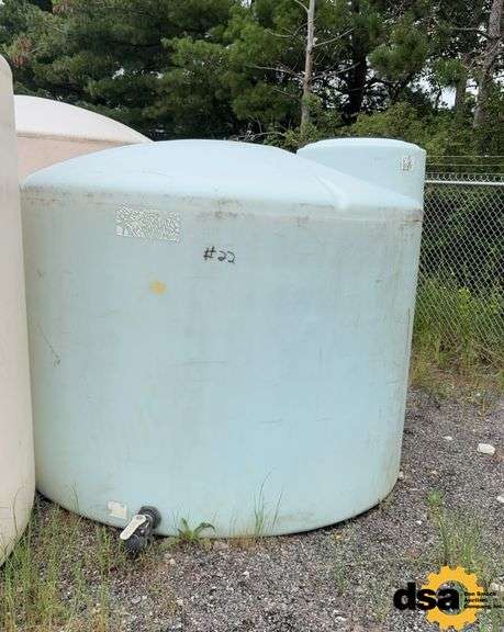 1,600 Gallon Poly Tank
