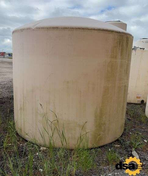 2,500 Gallon Poly Tank