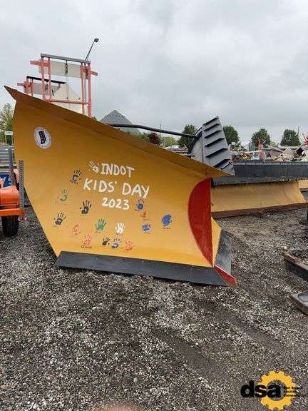 1979 Henke Vee Plow