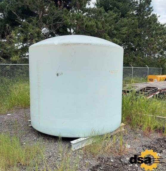 2,500 Gallon Poly Tank
