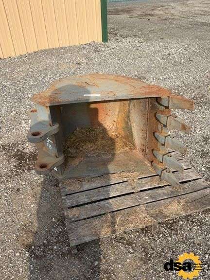 Backhoe Bucket 24”