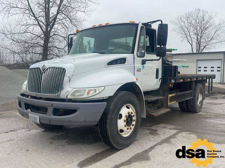 2004  International   MA025  Flatbed Truck