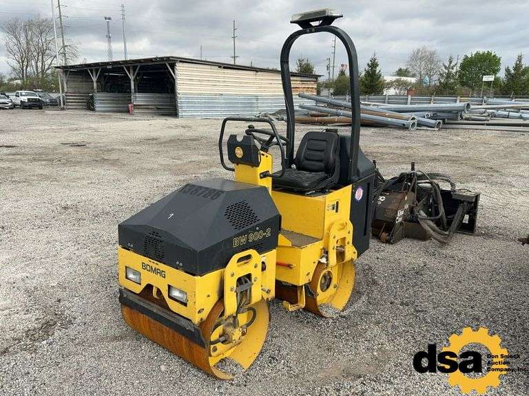 Bomag  BW 900-2  Smooth Double Drum Roller